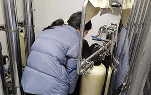 實驗室超純水機出水有氣泡是什麽原因?